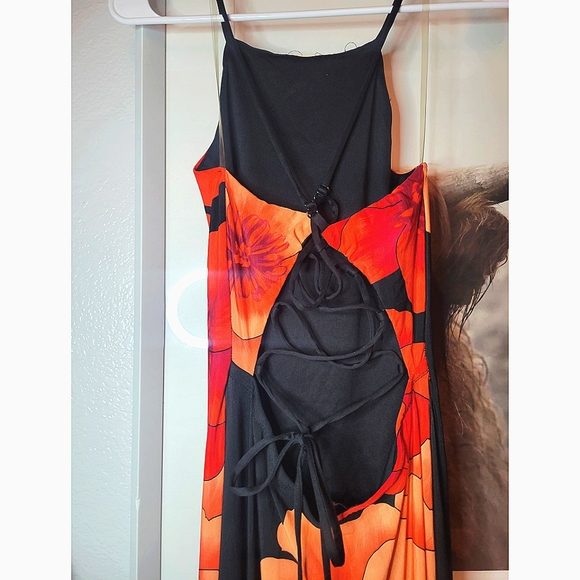 New Floral Backless Maxi Dress - Small - Picture 4 of 9